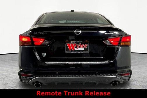 Black 2022 Nissan Altima 2.5 SR