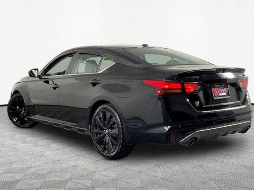 Black 2022 Nissan Altima 2.5 SR