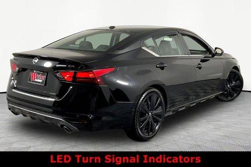 Black 2022 Nissan Altima 2.5 SR