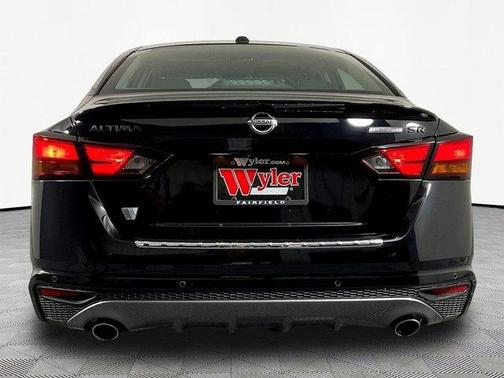Black 2022 Nissan Altima 2.5 SR