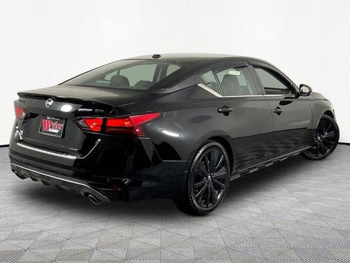 Black 2022 Nissan Altima 2.5 SR