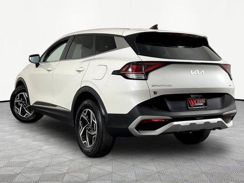 Snow White Pearl 2023 Kia Sportage LX