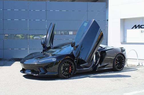 2023 McLaren GT Base