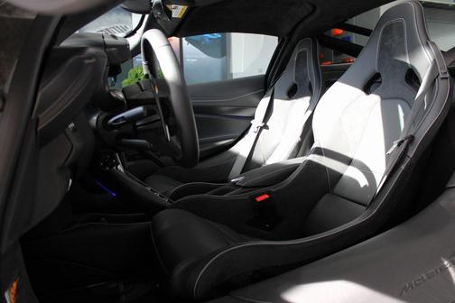 2025 McLaren 750S Coupe