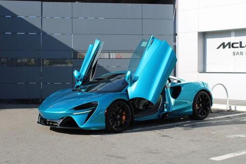 2023 McLaren Artura Performance
