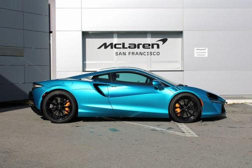 2023 McLaren Artura Performance