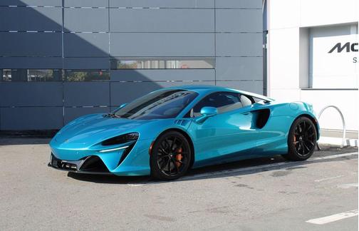 2023 McLaren Artura Performance