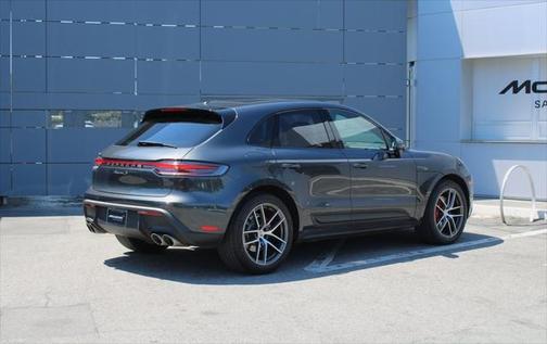 2022 Porsche Macan Base