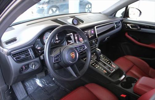 2022 Porsche Macan Base