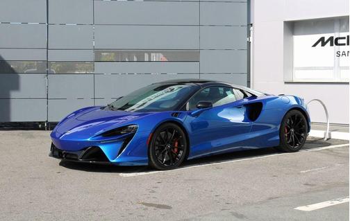 2025 McLaren Artura Performance