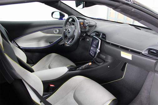 2025 McLaren Artura Performance