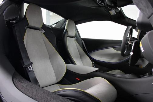 2025 McLaren Artura Performance