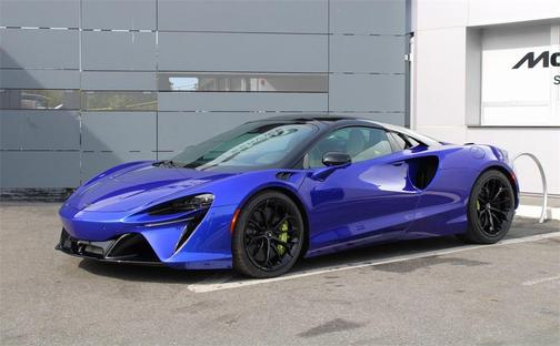 2025 McLaren Artura Performance