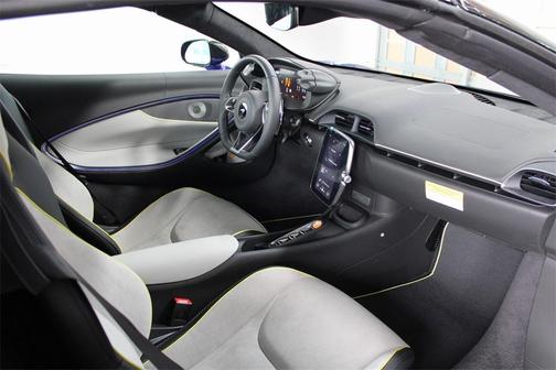 2025 McLaren Artura Performance