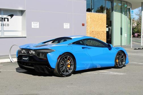 2023 McLaren Artura Performance