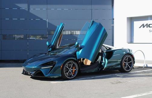 2026 McLaren Artura Performance