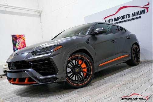2022 Lamborghini Urus Graphite Capsule