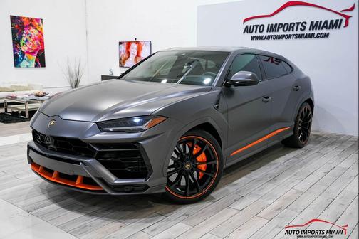2022 Lamborghini Urus Graphite Capsule