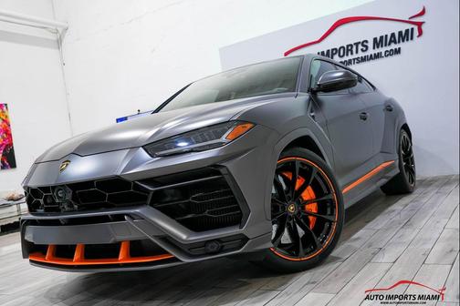 2022 Lamborghini Urus Graphite Capsule