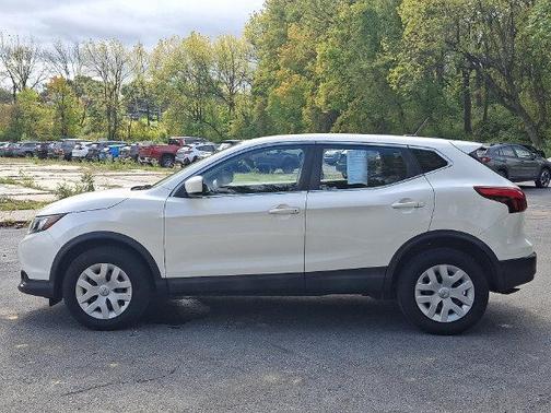 Pearl White 2017 Nissan Rogue Sport S