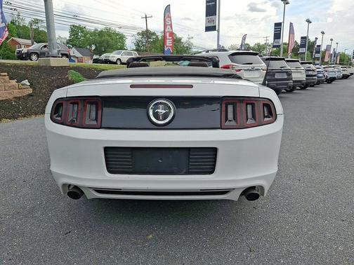 Oxford White   Yz 2014 Ford Mustang V6 Premium