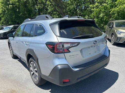 Ice Silver Metallic 2025 Subaru Outback Premium