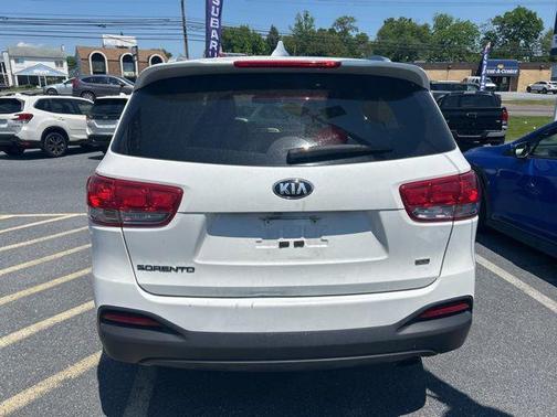 Snow White Pearl 2016 Kia Sorento LX