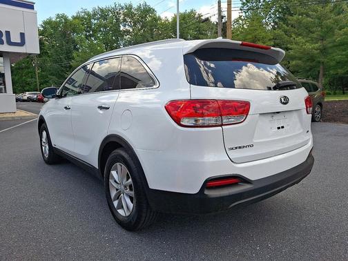 Snow White Pearl 2016 Kia Sorento LX