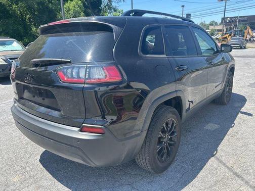 Diamond Black Crystal Pearlcoat 2023 Jeep Cherokee Altitude