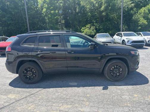 Diamond Black Crystal Pearlcoat 2023 Jeep Cherokee Altitude
