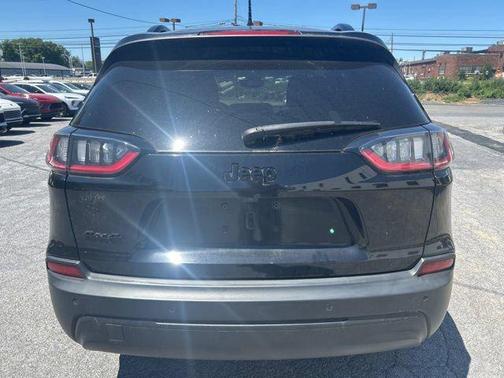 Diamond Black Crystal Pearlcoat 2023 Jeep Cherokee Altitude
