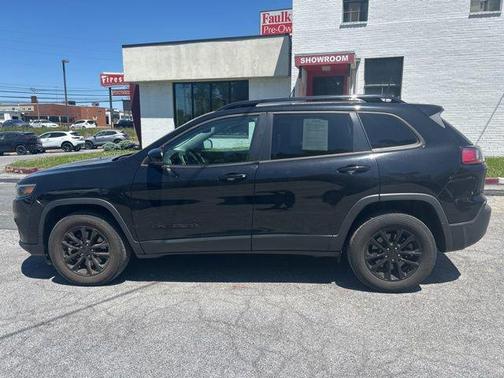 Diamond Black Crystal Pearlcoat 2023 Jeep Cherokee Altitude