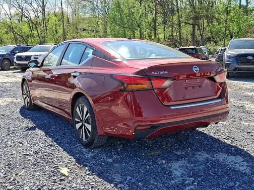 Scarlet Ember Tintcoat 2022 Nissan Altima 2.5 SV