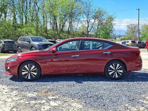 Scarlet Ember Tintcoat 2022 Nissan Altima 2.5 SV
