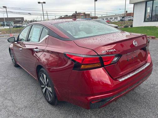 Scarlet Ember Tintcoat 2022 Nissan Altima 2.5 SV