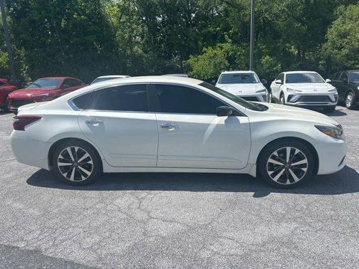 Pearl White 2017 Nissan Altima 2.5 SR