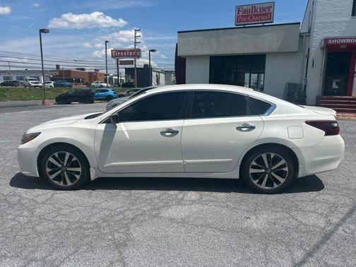 Pearl White 2017 Nissan Altima 2.5 SR