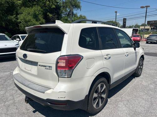 Crystal White Pearl 2017 Subaru Forester 2.5i Premium
