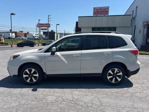 Crystal White Pearl 2017 Subaru Forester 2.5i Premium