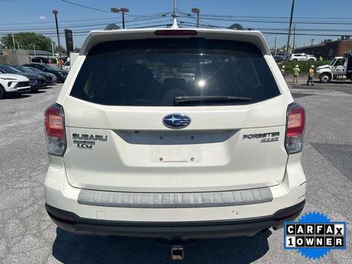 Crystal White Pearl 2017 Subaru Forester 2.5i Premium