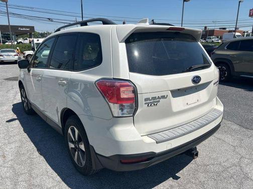 Crystal White Pearl 2017 Subaru Forester 2.5i Premium