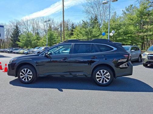 Crystal Black Silica 2025 Subaru Outback Premium