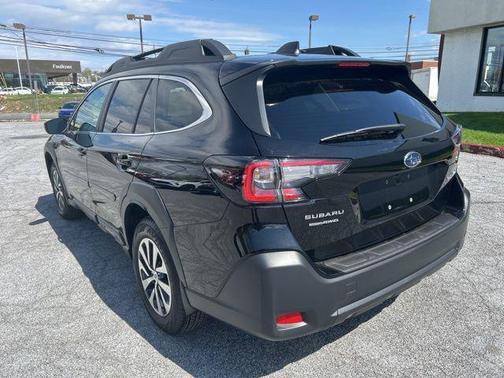 Crystal Black Silica 2025 Subaru Outback Premium