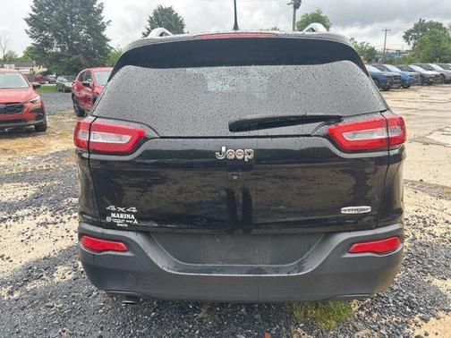 Brilliant Black Crystal Pearlcoat 2015 Jeep Cherokee Latitude