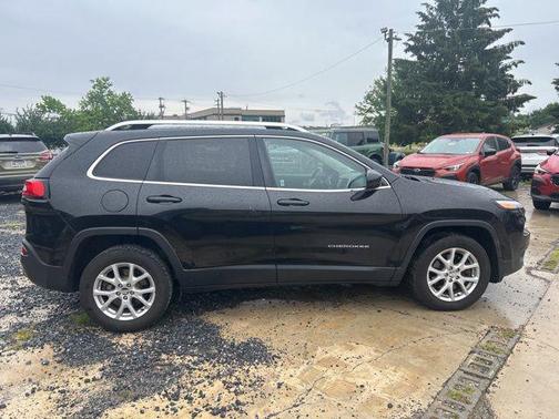 Brilliant Black Crystal Pearlcoat 2015 Jeep Cherokee Latitude