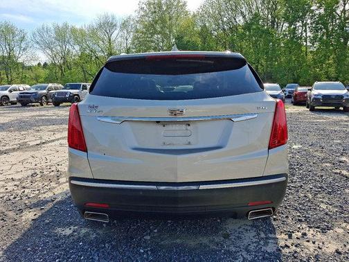 Silver Coast Metallic 2017 Cadillac XT5 Luxury