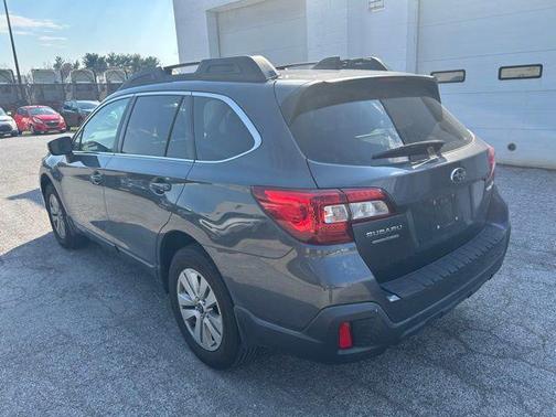 Magnetite Gray Metallic 2018 Subaru Outback 2.5i Premium