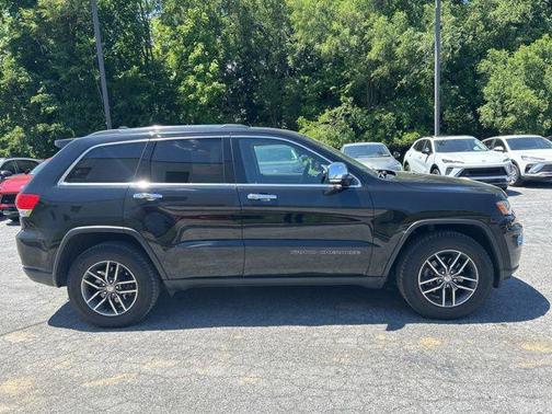 Diamond Black Crystal Pearlcoat 2017 Jeep Grand Cherokee Limited