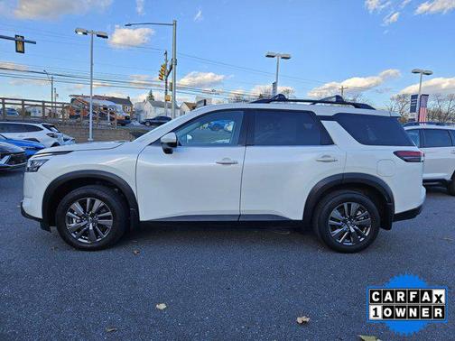 2022 Nissan Pathfinder SV