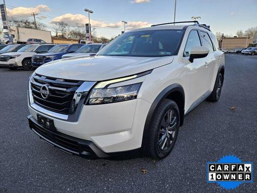 2022 Nissan Pathfinder SV